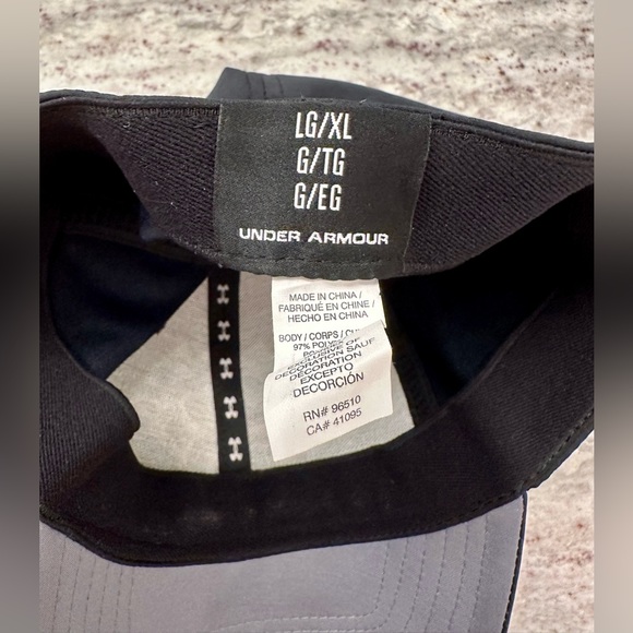 Men’s Under Armour Hat - Picture 3 of 3